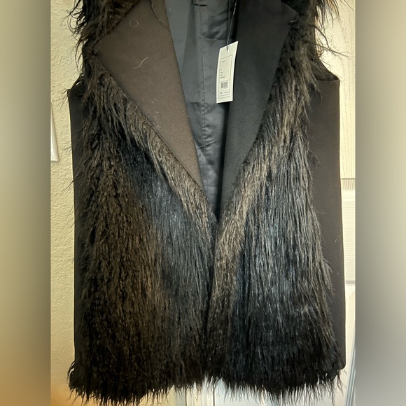 NWT Theory “Cody” sleeveless black faux fur vest size Med - Picture 4 of 8